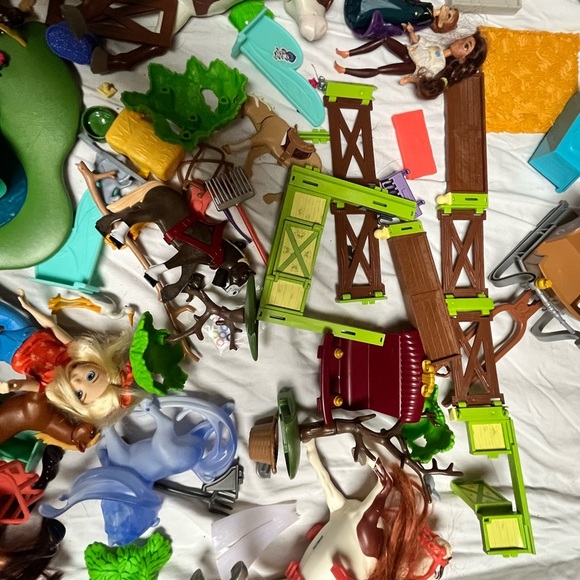 Playmobil Spirit DreamWorks Riding Free Playset lot Large - Picture 4 of 9